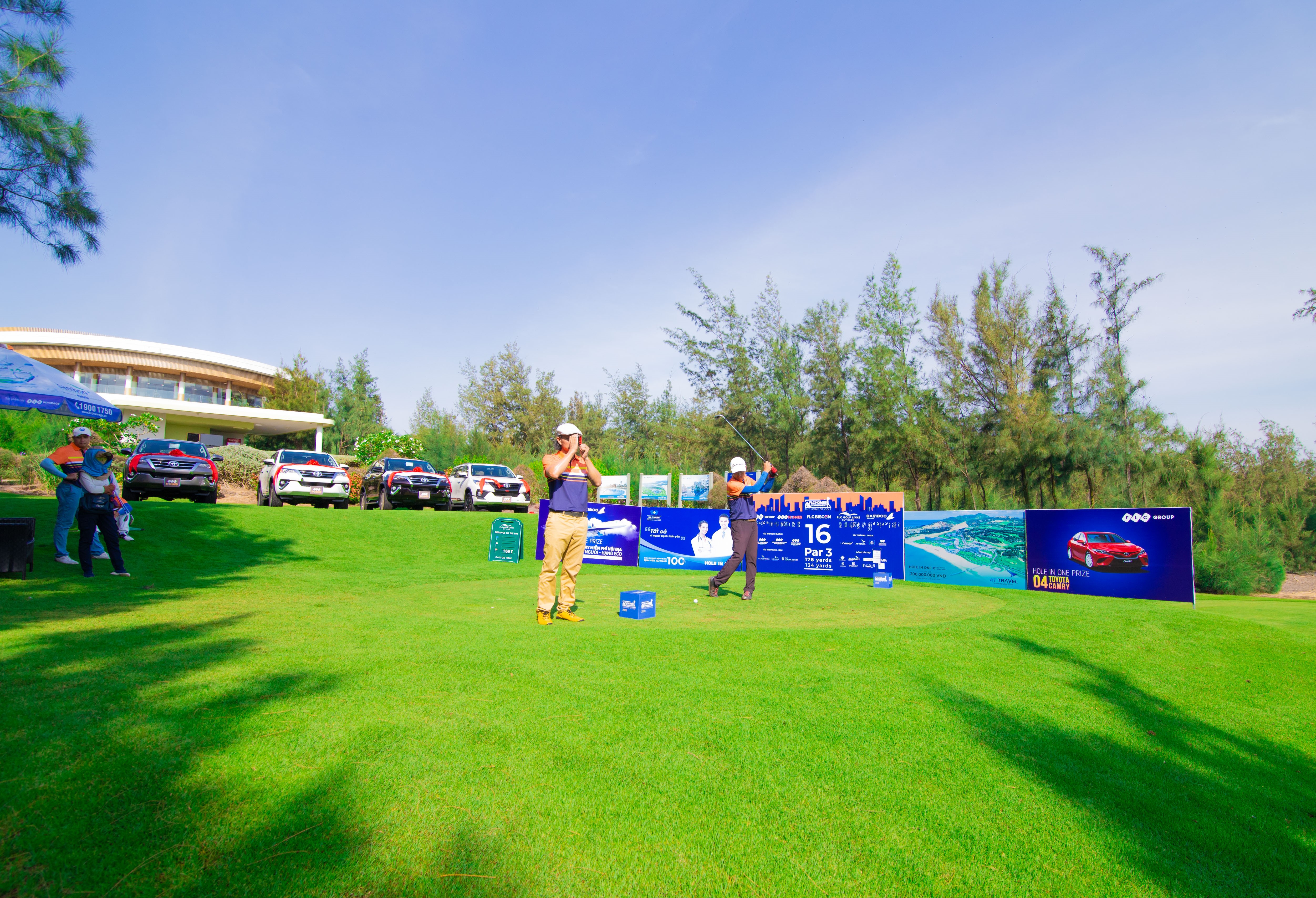 Anh Đức ở sân golf trong giải Flc homes tournament