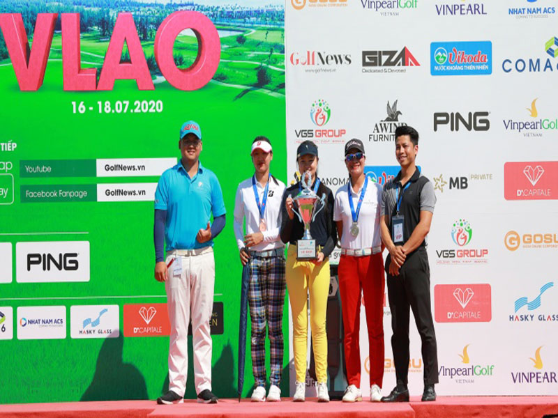 Top 3 van đong vien xuat sac tai VLAO 2020 voi Hanako Kawasaki (giua)- Nguyen Thi Minh Phuong (trai) - Pham Thi Yen Vi (phai) - giai- golf- vo- dich- nghiep-du-quoc- gia- golden-golf