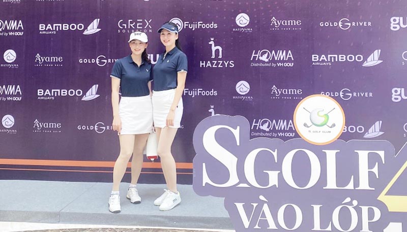 Phạm Minh Chi (phải) vô địch giải S_GOLF VÀO LỚP BỐN