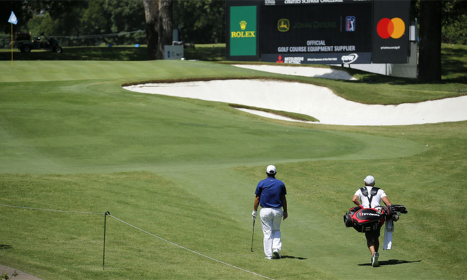 PGA Tour và ba tháng sóng gió